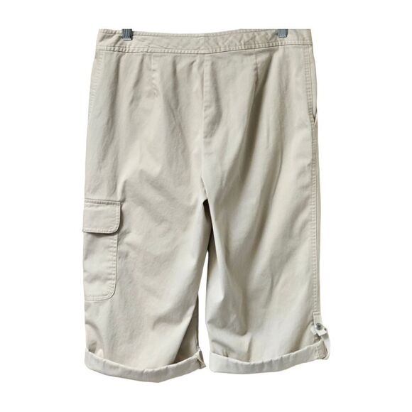 IZOD Women's Tan Cargo /Capri  Shorts With Stretch. - Picture 8 of 12